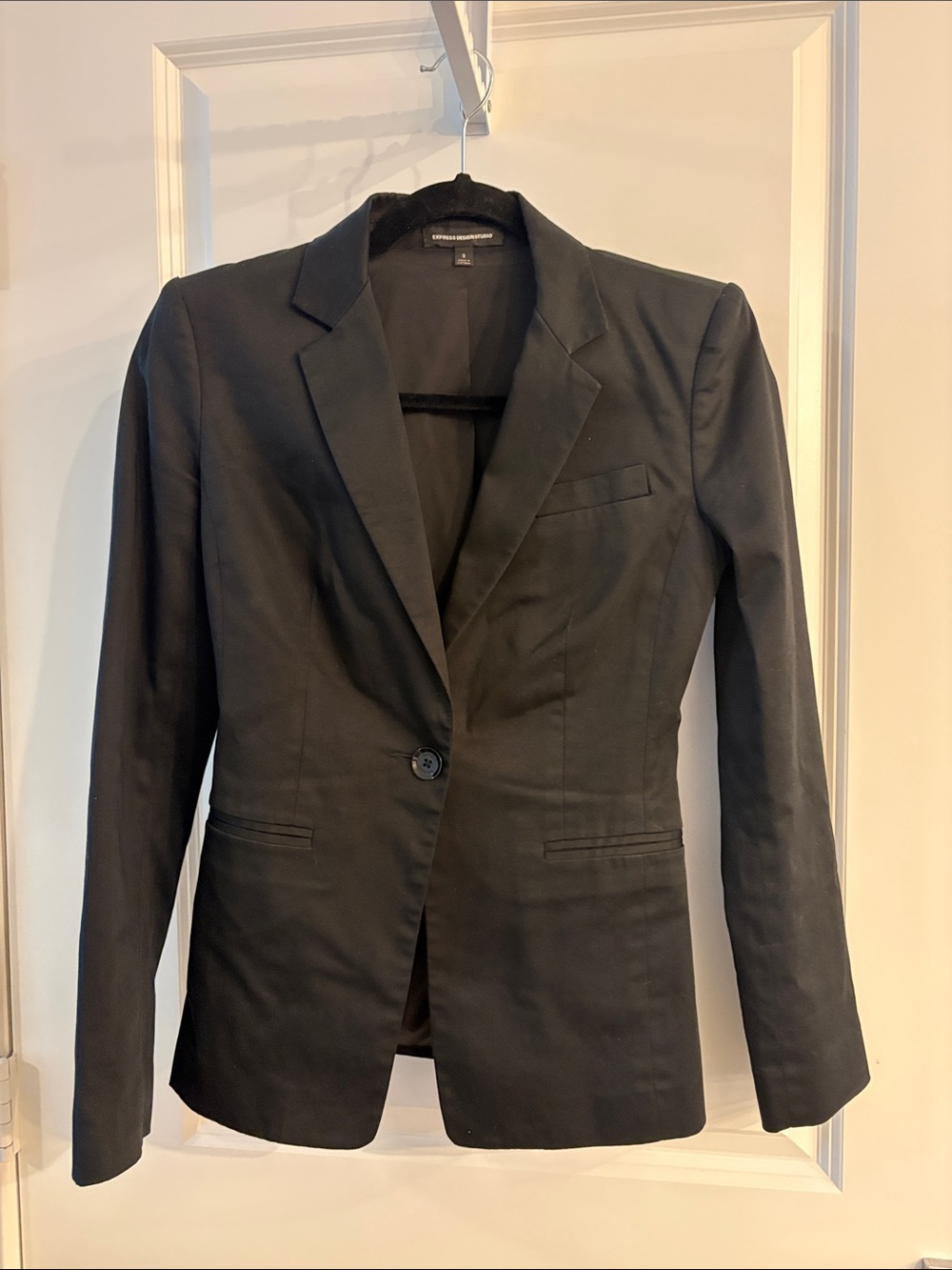 Express Women's Black Single-Button Tailored Blazer
